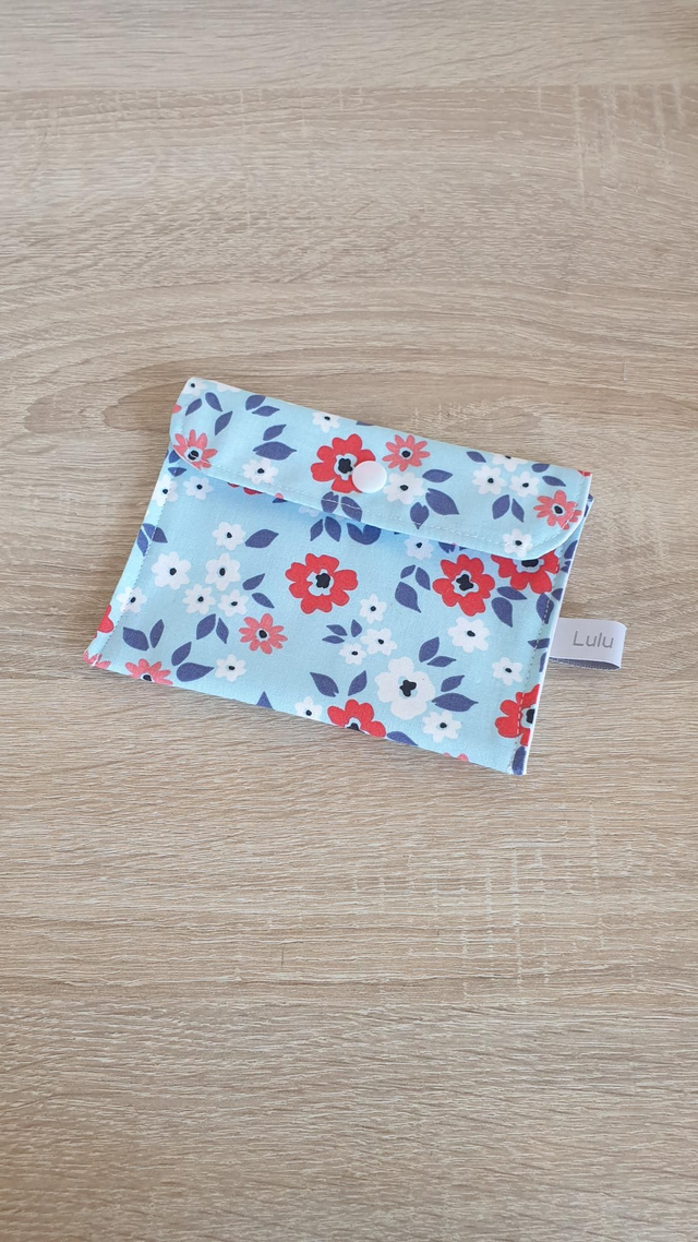 Pochette imperméable fleurs bleu 