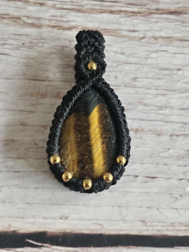 Pendentif macramé Œil de tigre