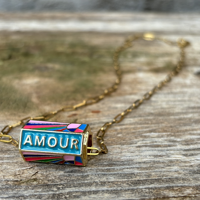 Collier Amulette AMOUR