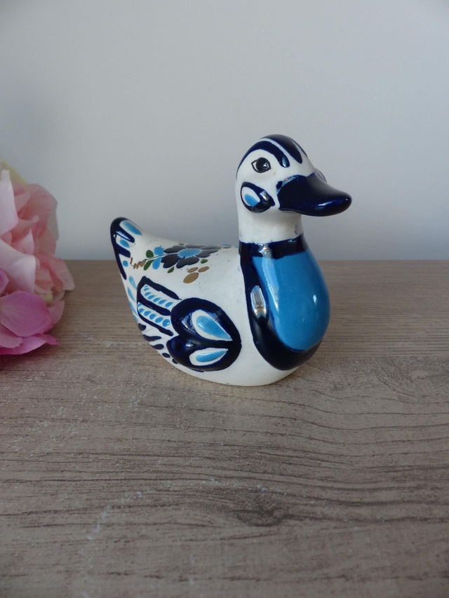 Figurine canard poterie mexicaine tonala bleu crème signé, sculpture canard oiseau Mexico peint main, mexican pottery figural duck vintage