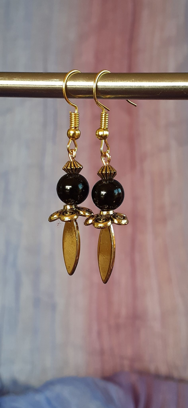 Lumia Boucles d'oreilles dorées, perle noire