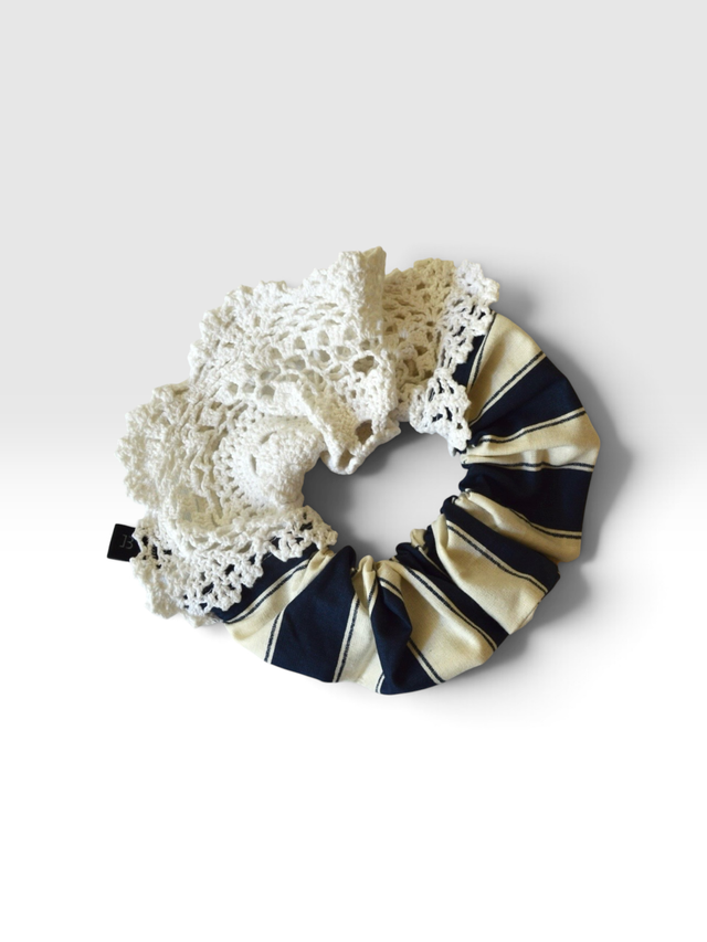 Cotton scrunchie with doily