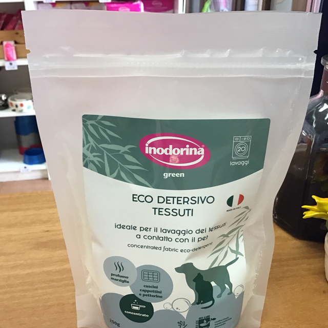 Inodorina ecco detersivo tessuti ideale per il lavaggio di tessuti a contatto con il petto 20 lavaggi 250 g 8031398067551