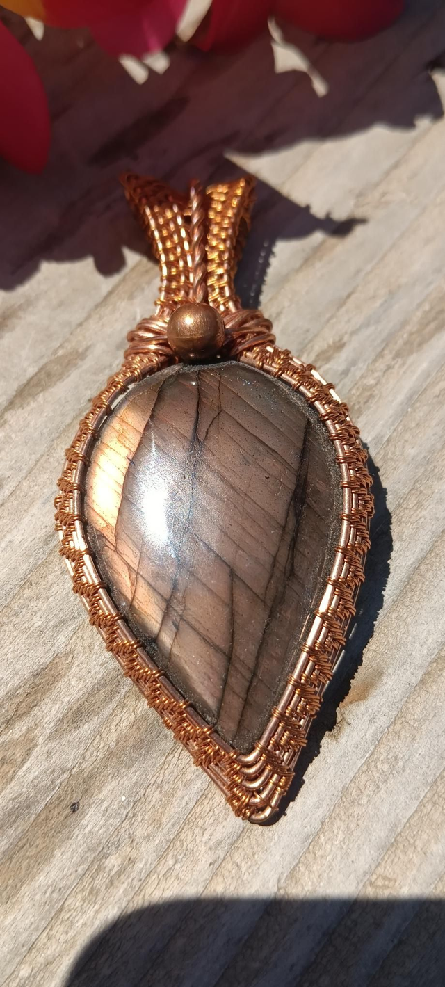 Pendentif sublime labradorite et Cuivre tissé