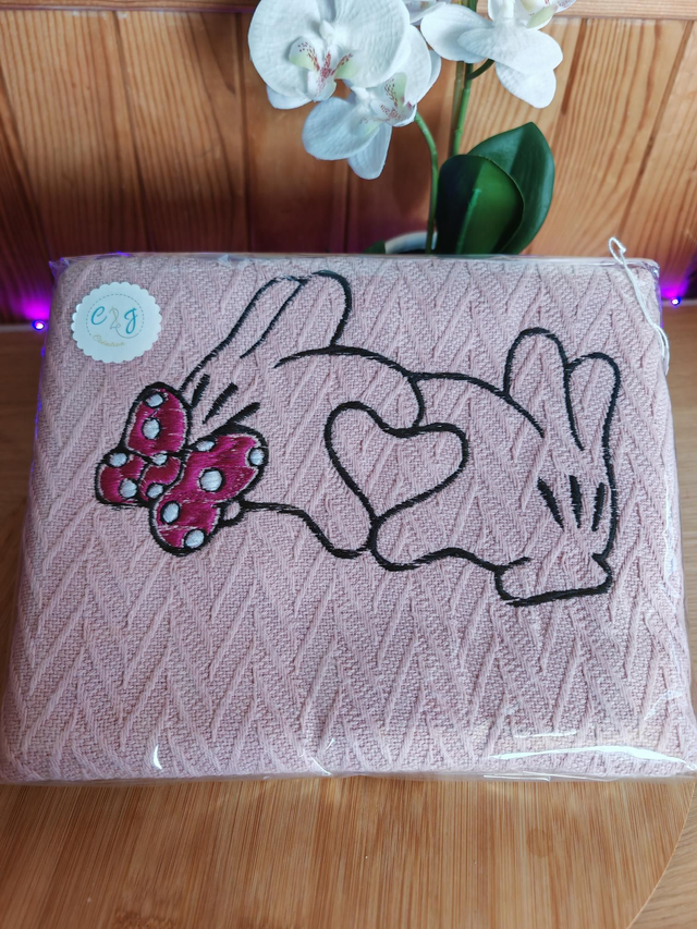 Couverture rose main cœur 