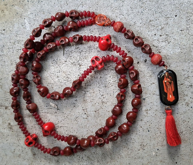 Chapelet Santa Muerte rouge