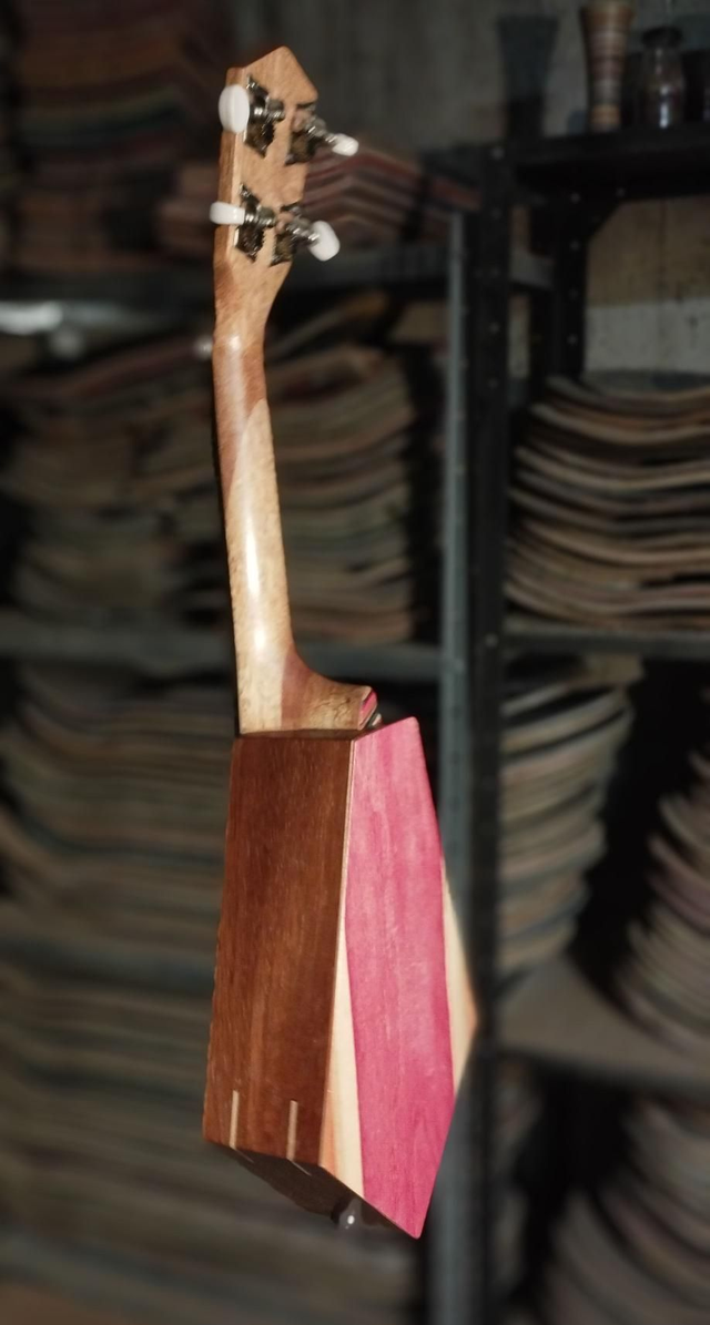 Ukulele électro-acoustique (sur commande)