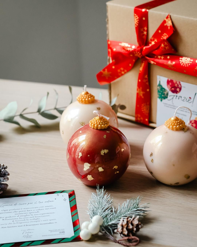 Sfera Natalizia Profumata – Candela Artigianale Deluxe in Edizione Limitata