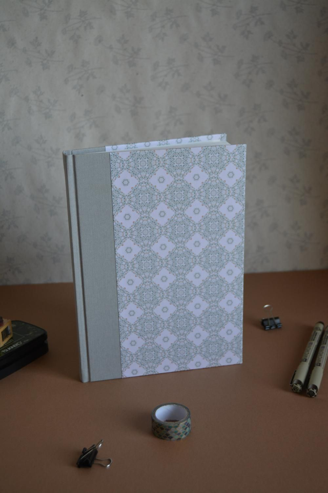 Carnet de croquis gris a motifs mosaïques