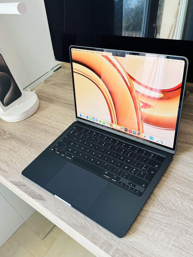 Macbook Air 13 2022 M2 8G 256g