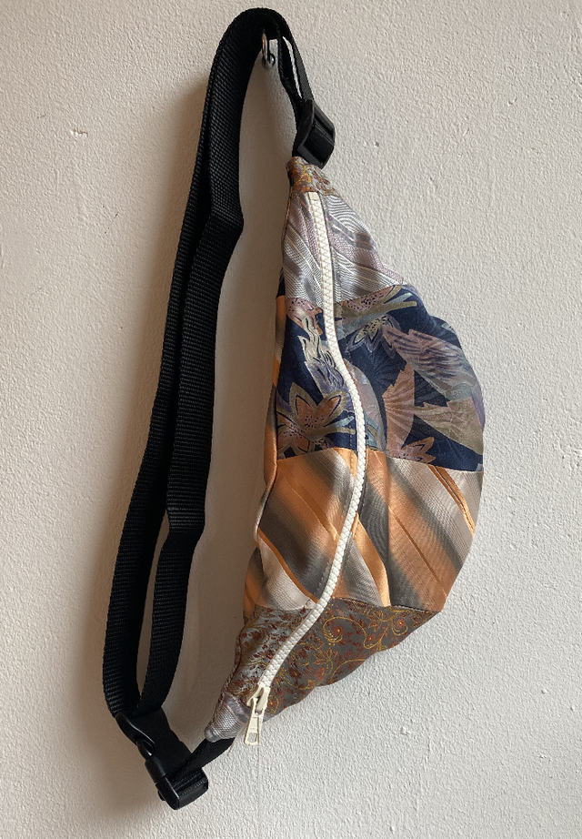 Bauchtasche Seidenkrawatten rosa