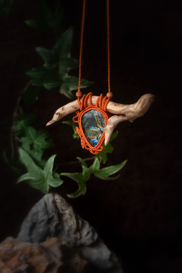 Silméria - Talisman labradorite et racine de pin