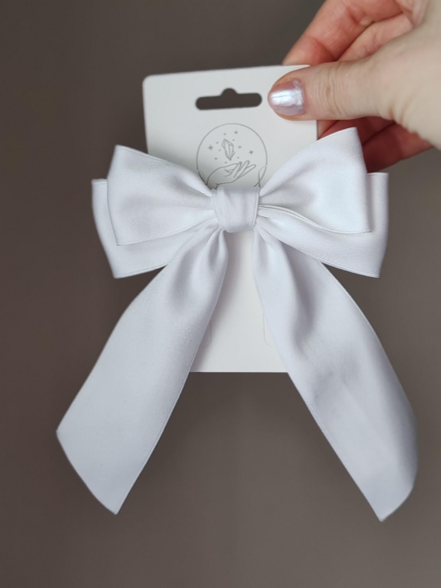 White classic hairbow