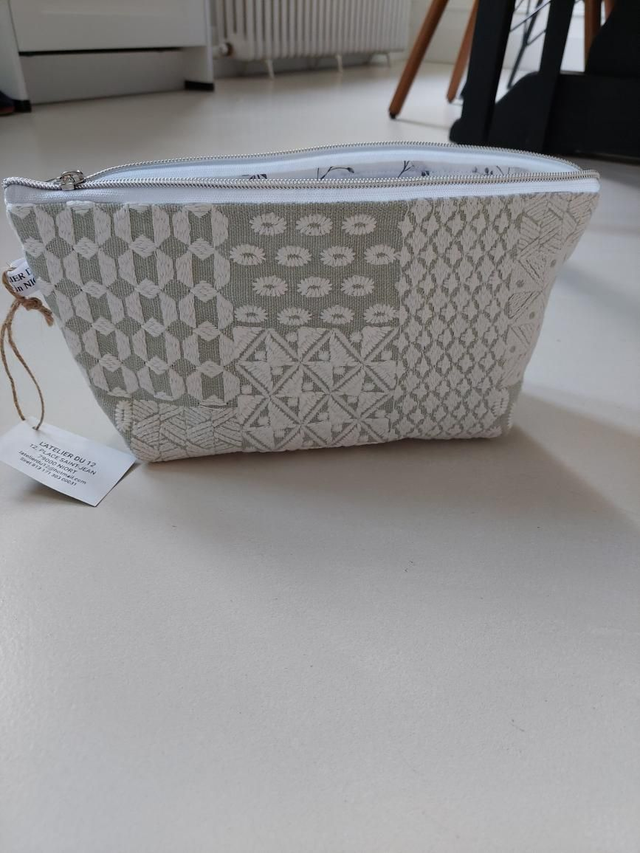 Trousse broderie tissu Larsen