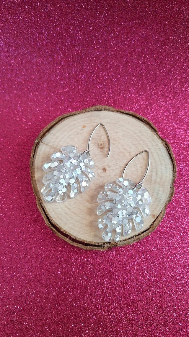 Boucles d'oreilles argentées fleurs paillettes argentées holographiques 