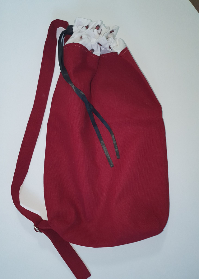 Sac à pain bordeaux et motifs coccinelles