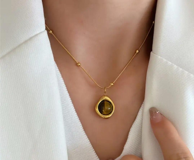 Collier en forme de goutte d'eau - oeil de tigre- en acier inoxydable - couleur or