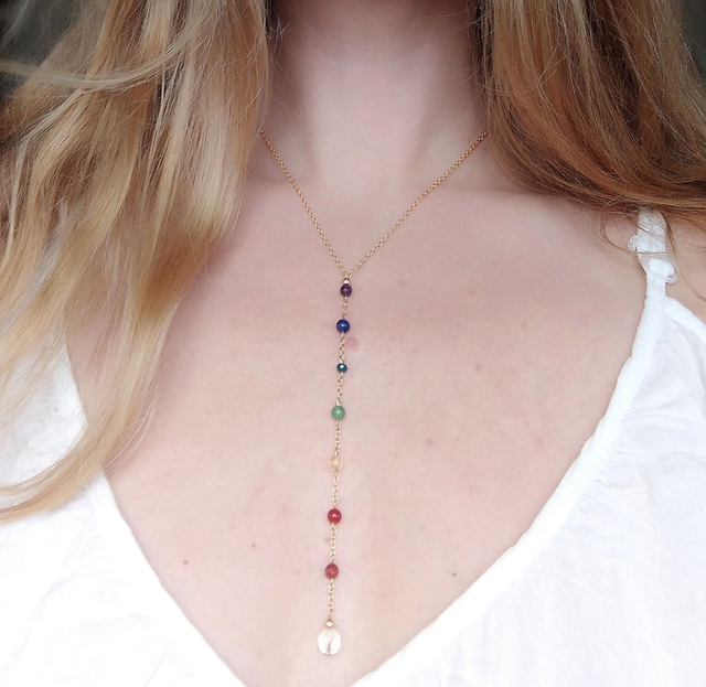 Grain d'arc-en-ciel - Collier pendentif pierres naturelles 7 chakras