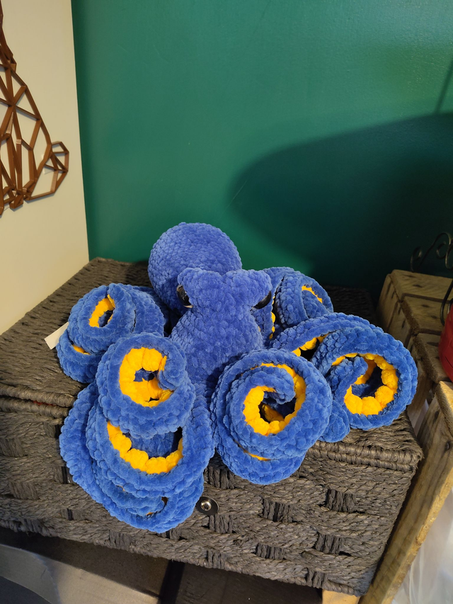 Crochet Crafts - lifelike Velvet Soft Chenille Octopus Amigurumi (Ready-to-Ship)