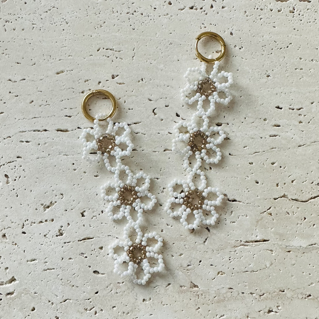 Oorbellen bloemen wit 