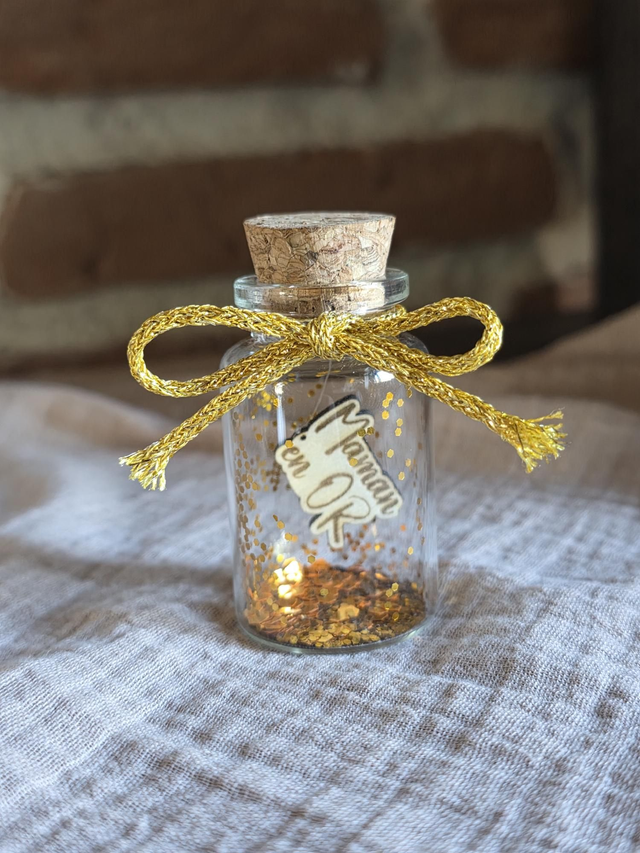 Mini Fiole &quot;Maman en Or&quot; – Cadeau artisanal avec étiquette en bois gravé