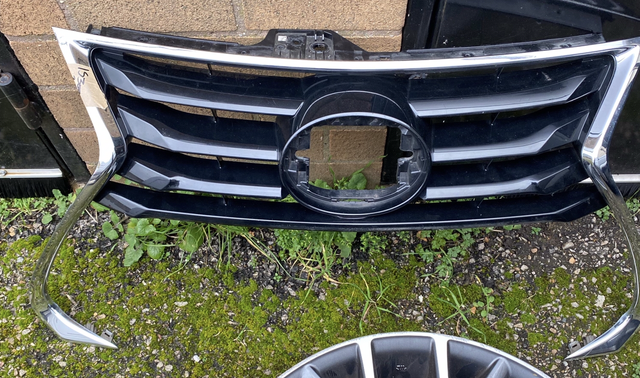 Sold Lexus IS300h Front Bumper Grill - 2019 - LE01