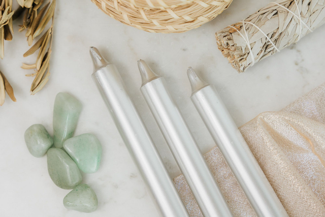 Bougie teintée argent - Renforce les intentions, les rêves prémonitoires