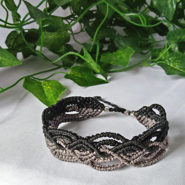 Bracelet micro macramé noir et gris
