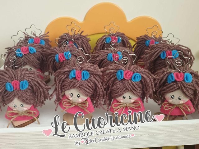 Bambolina porta-tag / Bambola in tessuto creata a mano 