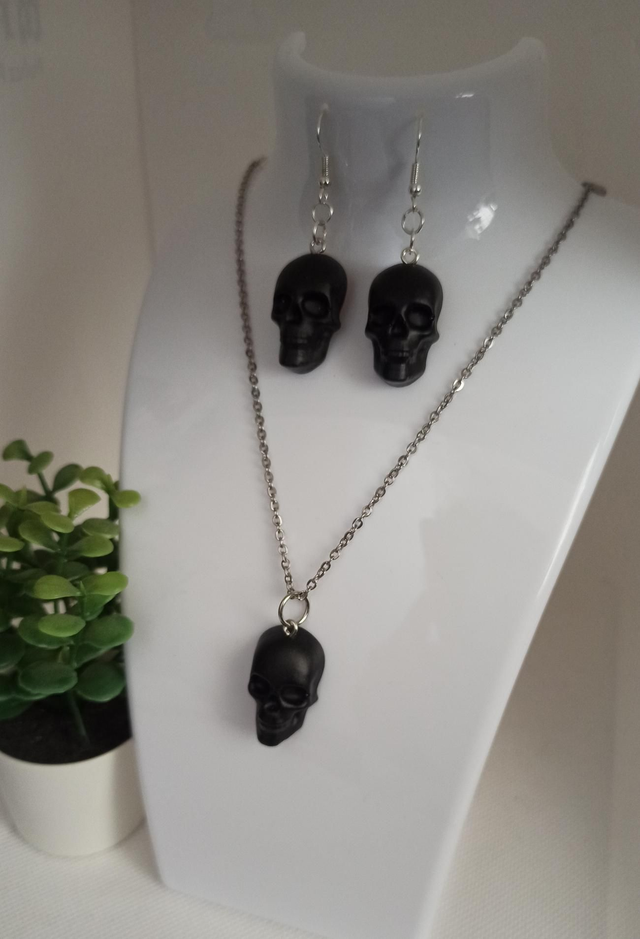Parure boucle d&#039;oreille et pendentif SKULL noir