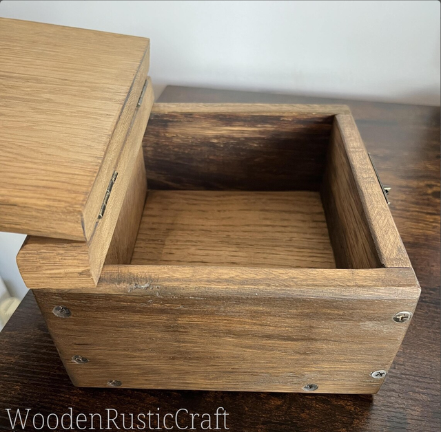 Rustic Red Oak Keepsake Chest with Jute Placemat