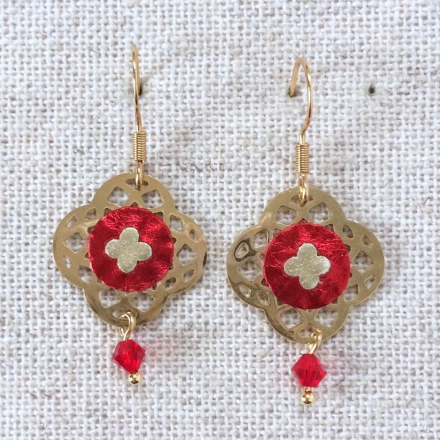 Boucles d’oreilles « Canzone » dorées, cuir rouge métallisé