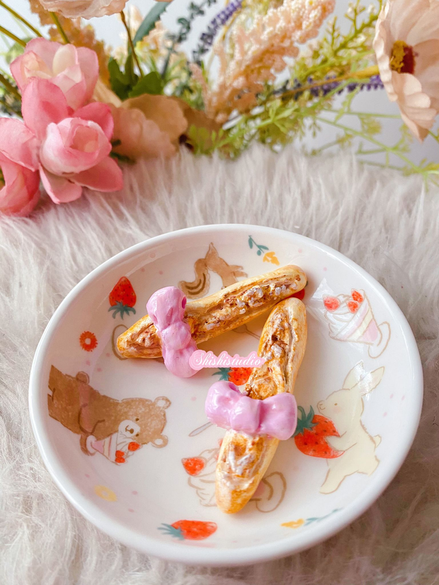 Miniature baguette chopsticks/brush rest 