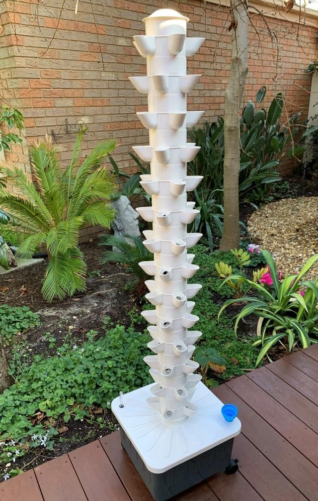 Hydro Garden Tower growing system for 70 plants