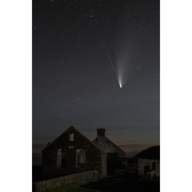 Ryan&#039;s Daughter Schoolhouse With Comet Neowise - Dunquin