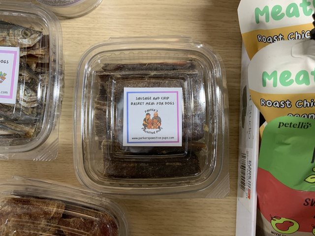 Sausages &amp; Chips - Basket Meal