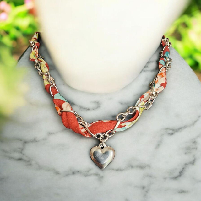 Collier & Bracelet Cœur argenté – L’alliance du tissu et du métal