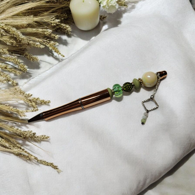 Stylo perles beige vert