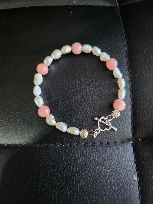 BAROQUE PEARLS &amp; PINK CHALCEDONY BANGLE WITH STERLING SILVER HEART FASTENING 