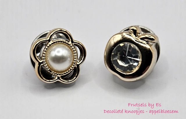 decolleté knoopjes