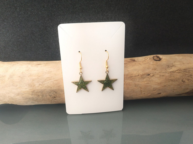 Boucles d'oreilles étoile verte pailletée or
