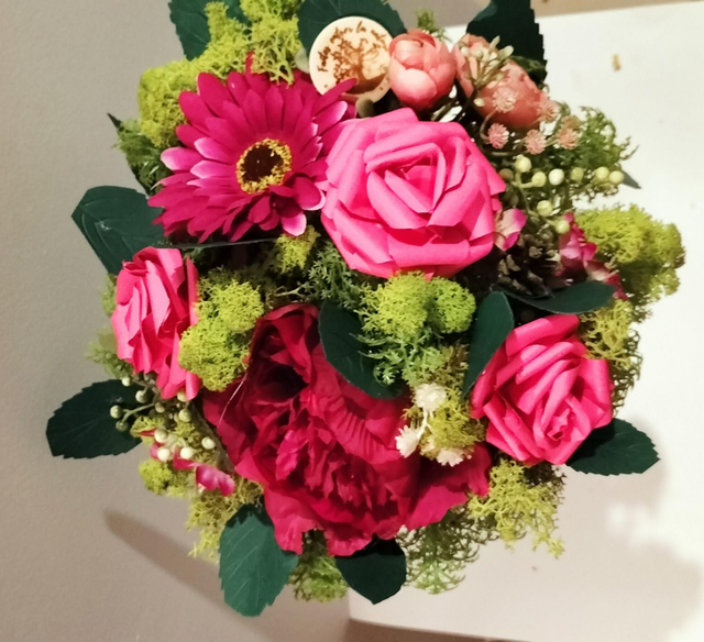 Bouquet rond fuchia éternel seminaturel mousse d'Island (fleurs,feuilles papier ,tergal)