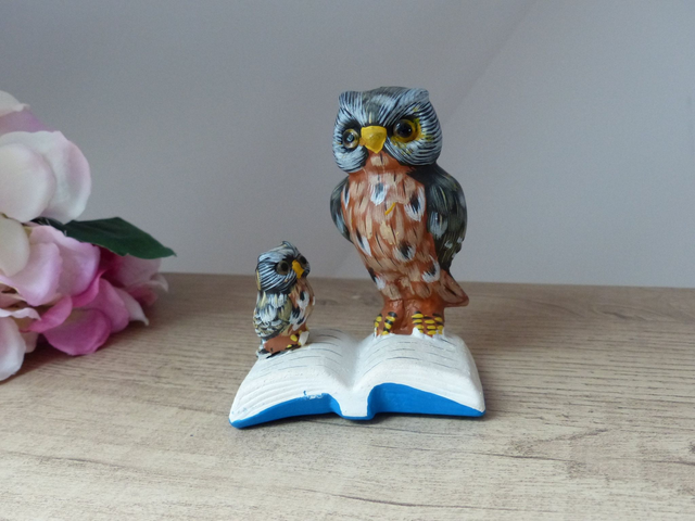 Figurines chouettes savantes sur livre peintes main, cadeau enseignant, professeur, maman, souvenir lecture conte du soir, cadeau fête père