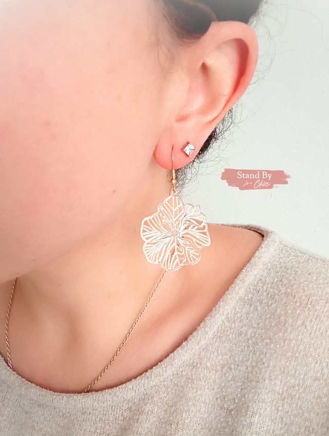 Boucles d'oreilles fantaisie filigrane feuille dorée