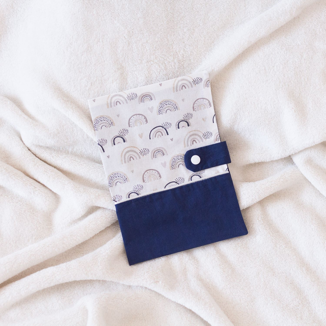 Protège Carnet de Santé Bleu marine / Arc-en-ciel