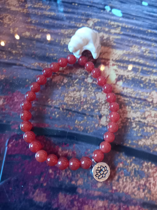 Cornaline 6 mm et décor fleur de vie