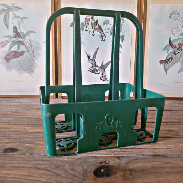 Panier vintage range bouteilles plastique vert Pfungstädter