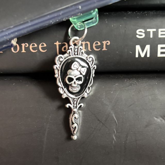 Black Skull Mirror Kindle Charm