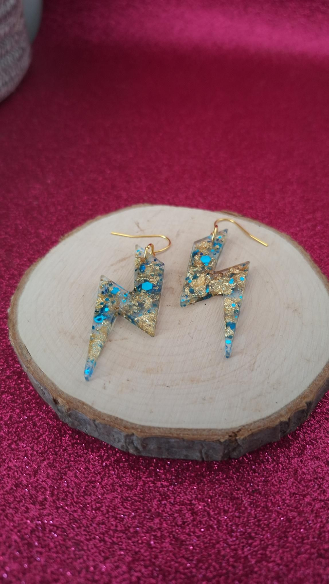 Boucles d&#039;oreilles dorées éclairs paillettes bleues/feuilles d&#039;or 