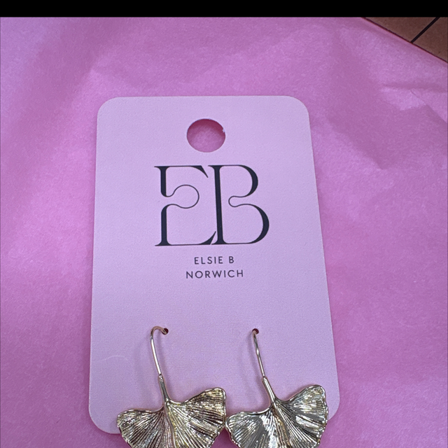 Gold leaf earrings 